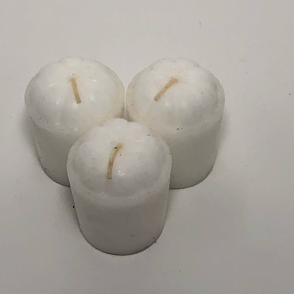 Three White Candles and one Candleholder - Picture 3 of 7